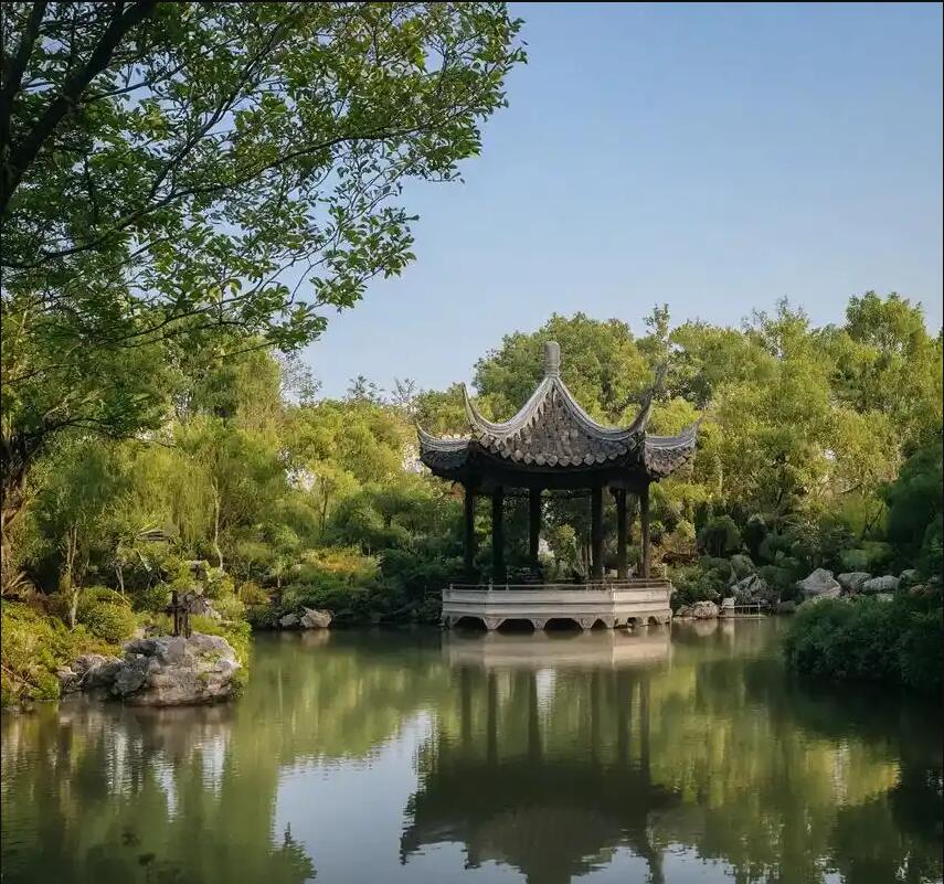 雨花台区折磨舞蹈有限公司